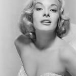 เจนนิเฟอร์ โฮลเดน (Jennifer Holden)