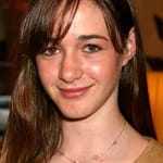 ซาร่าห์ แดมป์ (Sarah Dampf)