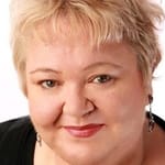 แซลลี่-แอนน์ อัพตัน (Sally-Anne Upton)