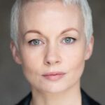 แคโรลีน แบร็คเกน (Carolyn Bracken)