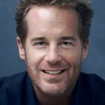 อดัม เจมส์ (Adam James)