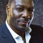 อาเดวาเล่ อากินนูเย-อากบาเย (Adewale Akinnuoye-Agbaje)