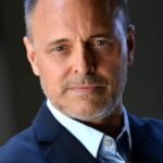 แบร์รี่ ดับเบิ้ลยู เลวี่ (Barry W. Levy)