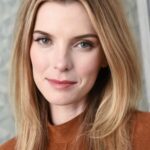 เบ็ตตี้ กิลพิน (Betty Gilpin)