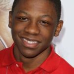 บ็อบบี้ เจ. ทอมป์สัน (Bobb'e J. Thompson)