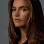 โคลอี อีสต์ (Chloe East)