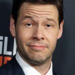 ไอค์ บารินโฮลท์ซ (Ike Barinholtz)