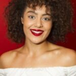 อิซึกะ ฮอยล์ (Izuka Hoyle)