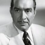 เจ. แคโรล ไนช์ (J. Carrol Naish)