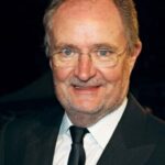 จิม บรอดเบนท์ (Jim Broadbent)