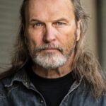 จอห์น เฮนรี่ ไวเทเกอร์ (John Henry Whitaker)