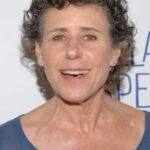 จูลี่ คาฟเนอร์ (Julie Kavner)