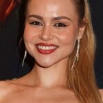 คาโรลิน่า อูเกรนยุก (Karolina Ugrenyuk)