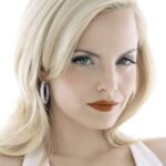 เมนา ซูวารี (Mena Suvari)