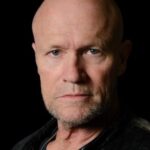 ไมเคิล รูเกอร์ (Michael Rooker)