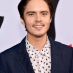 ไมล์ส ร็อบบินส์ (Miles Robbins)