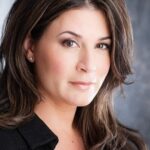 นิโคล โอลิเวอร์ (Nicole Oliver)