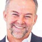 สตีเฟ่น เจนนิงส์ (Stephen Jennings)