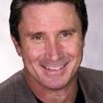 โทนี่ โนคส์ (Tony Noakes)