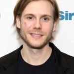 แซ็กคารี บูธ (Zachary Booth)