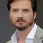 เอเดน ยัง (Aden Young)