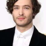 อเล็กซานเดอร์ วลาโฮส (Alexander Vlahos)
