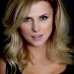 อแมนดา เค. โมราเลส (Amanda K. Morales)