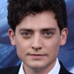 อานูริน บาร์นาร์ด (Aneurin Barnard)