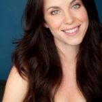 แองเจล่า บาร์ตี้ส์ (Angela Bartys)