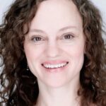 แองเจล่า เบ็ตติส (Angela Bettis)