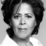 แอนนา ดีเวียร์ สมิธ (Anna Deavere Smith)