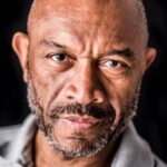 บรูซ เลสเตอร์-จอห์นสัน (Bruce Lester-Johnson)