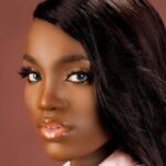 บุคุนมี โอลูวาชิน่า (Bukunmi Oluwashina)