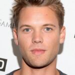 คาเมรอน เจโบ (Cameron Jebo)