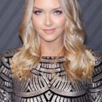 คามิลล์ โคสเตก (Camille Kostek)