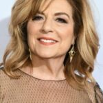 แคโรไลน์ อารอน (Caroline Aaron)