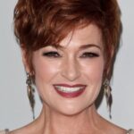 แคโรลิน เฮนเนซี (Carolyn Hennesy)