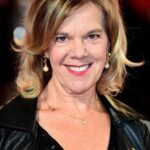 แคโรลีน พิกเคิลส์ (Carolyn Pickles)