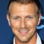 ชาร์ลี บิวลีย์ (Charlie Bewley)