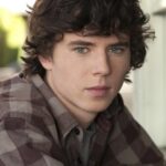 ชาร์ลี แม็คเดอร์ม็อตต์ (Charlie McDermott)