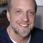 คริส เอลเลียต (Chris Elliott)