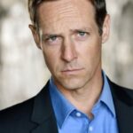 คริสโตเฟอร์ ร็อบ โบเวน (Christopher Rob Bowen)