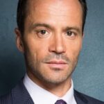 เดเมียน วอลช์-ฮาวลิ่ง (Damian Walshe-Howling)