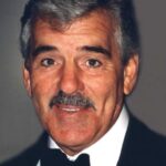เดนนิส ฟาริน่า (Dennis Farina)