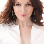 เดิร์ฟลา เคอร์วาน (Dervla Kirwan)