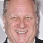 ดักลาส เอิร์บนสกี้ (Douglas Urbanski)