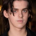 เอิร์ล เคฟ (Earl Cave)