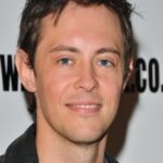 เอลเลียต เจมส์ แลงริดจ์ (Elliot James Langridge)