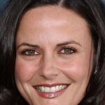 เจีย คาริเดส (Gia Carides)