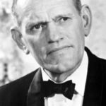 แฮร์รี่ แอนดรูว์ส (Harry Andrews)